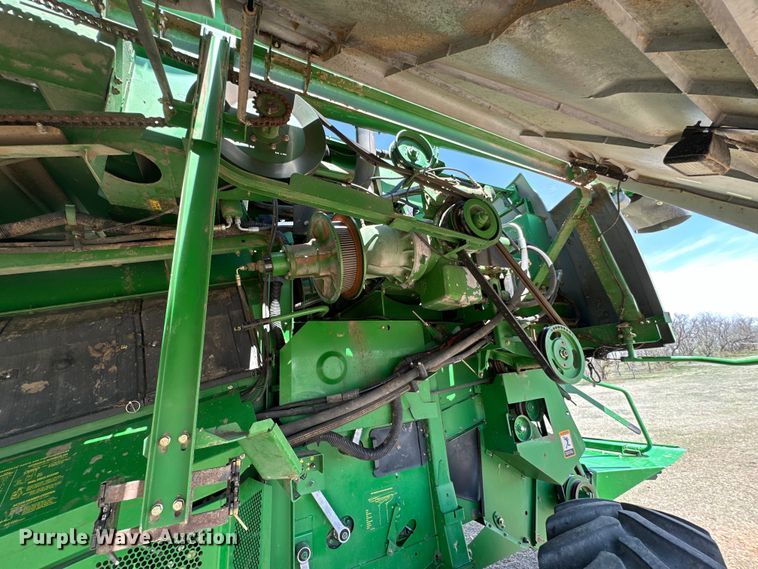 image for item OE9106 2000 John Deere 9750STS combine