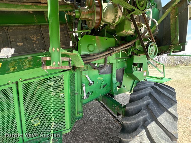 image for item OE9106 2000 John Deere 9750STS combine