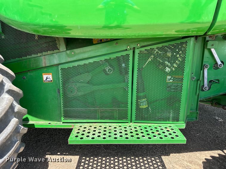 image for item OE9106 2000 John Deere 9750STS combine