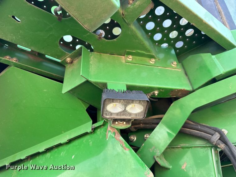 image for item OE9106 2000 John Deere 9750STS combine