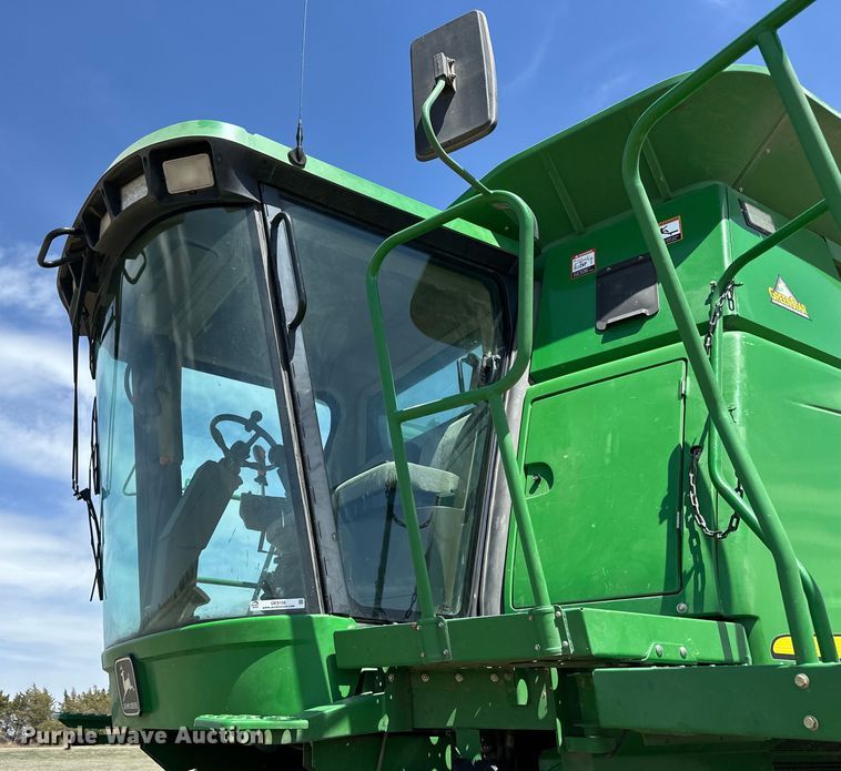 image for item OE9106 2000 John Deere 9750STS combine