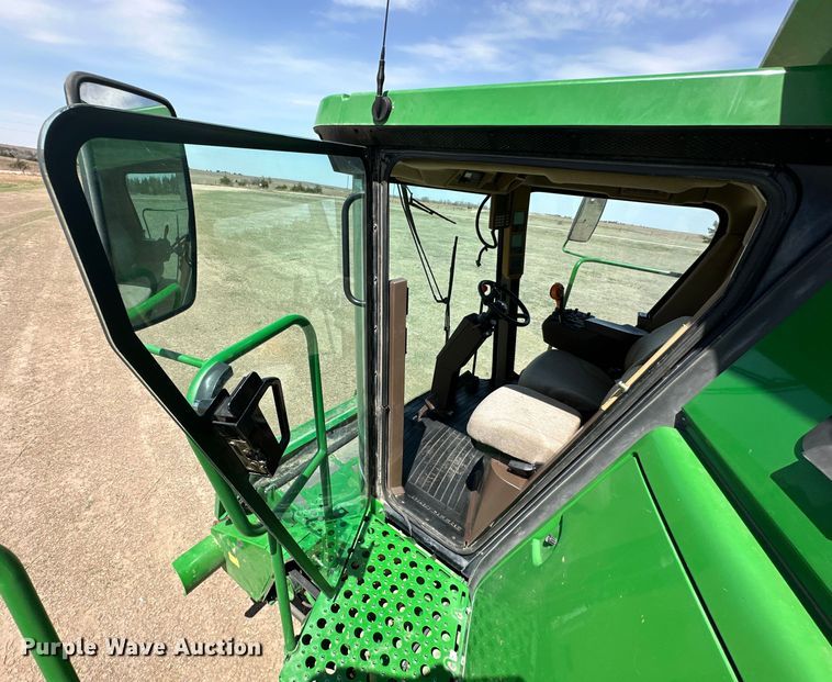 image for item OE9106 2000 John Deere 9750STS combine