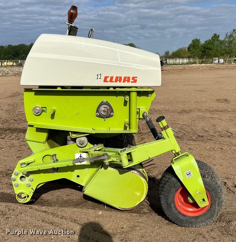 image for item OI9074 2015 Claas 135 pickup head