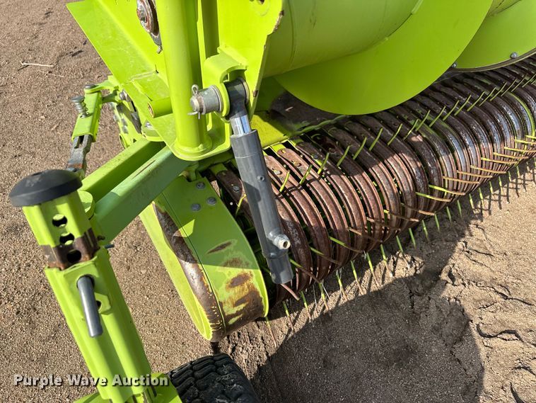 image for item OI9074 2015 Claas 135 pickup head