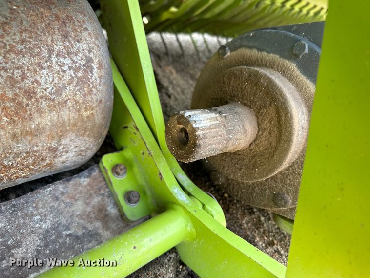 image for item OI9074 2015 Claas 135 pickup head