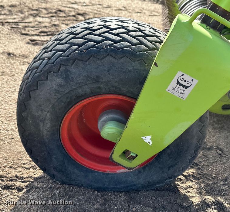 image for item OI9074 2015 Claas 135 pickup head