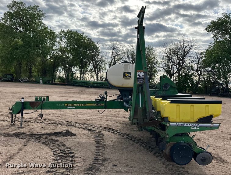 image for item OI9076 John Deere 1760 Conservation planter