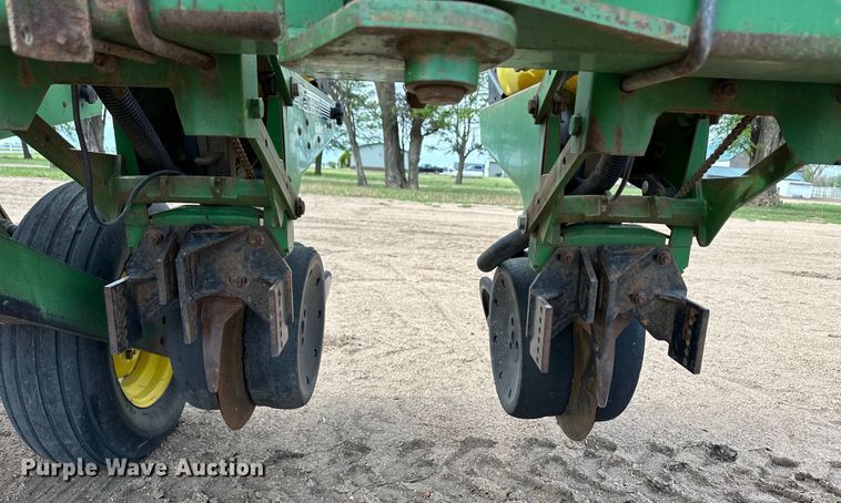 image for item OI9076 John Deere 1760 Conservation planter
