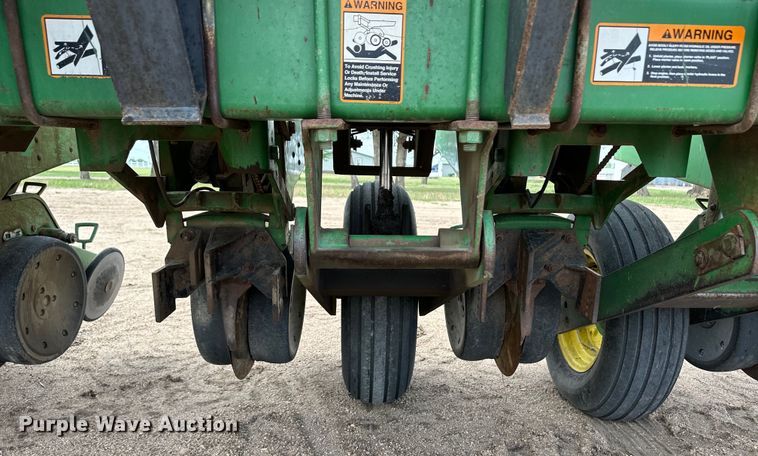 image for item OI9076 John Deere 1760 Conservation planter