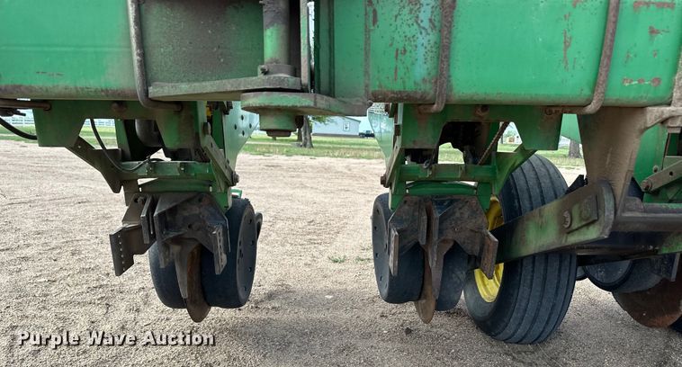 image for item OI9076 John Deere 1760 Conservation planter