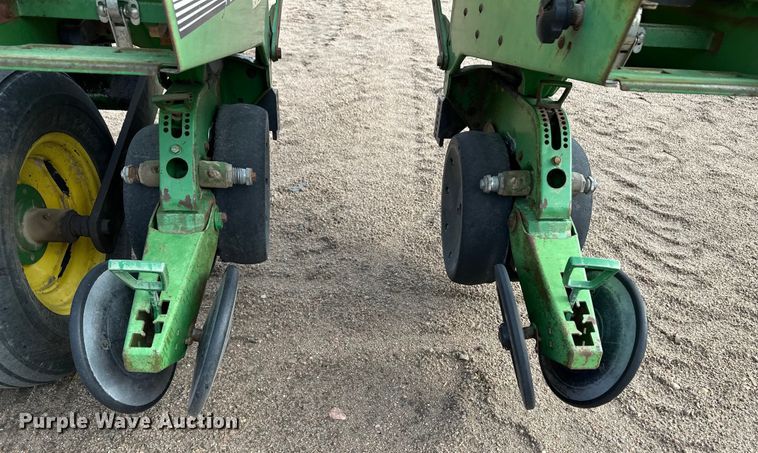 image for item OI9076 John Deere 1760 Conservation planter