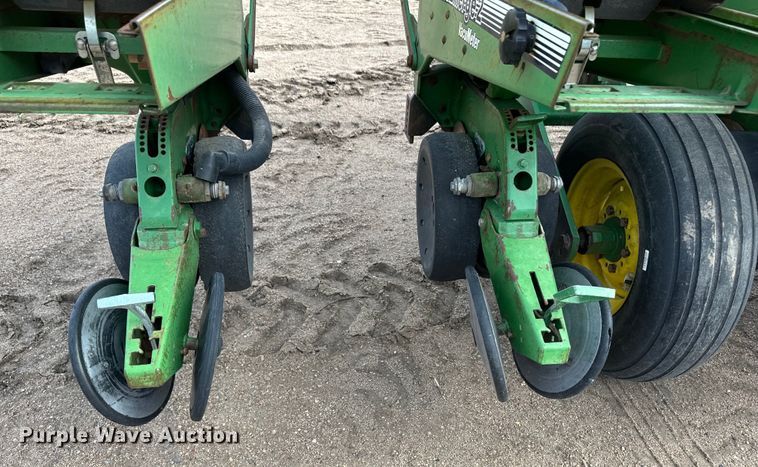 image for item OI9076 John Deere 1760 Conservation planter