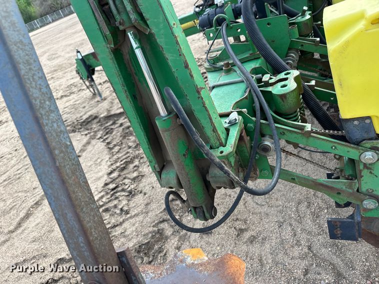 image for item OI9076 John Deere 1760 Conservation planter