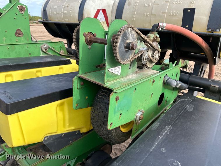 image for item OI9076 John Deere 1760 Conservation planter