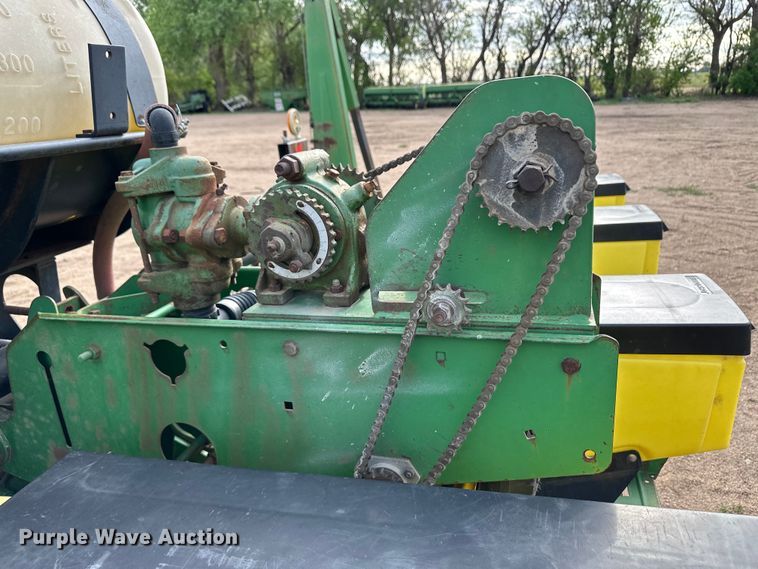 image for item OI9076 John Deere 1760 Conservation planter