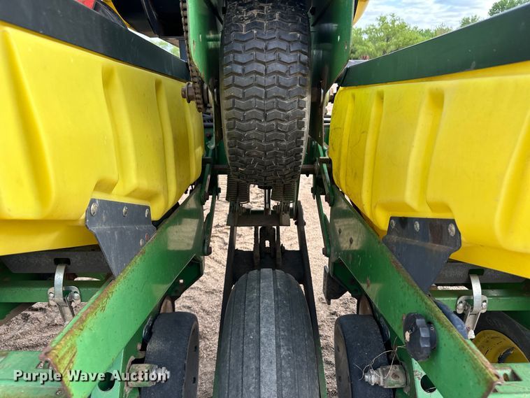 image for item OI9076 John Deere 1760 Conservation planter