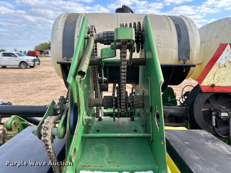 image for item OI9076 John Deere 1760 Conservation planter