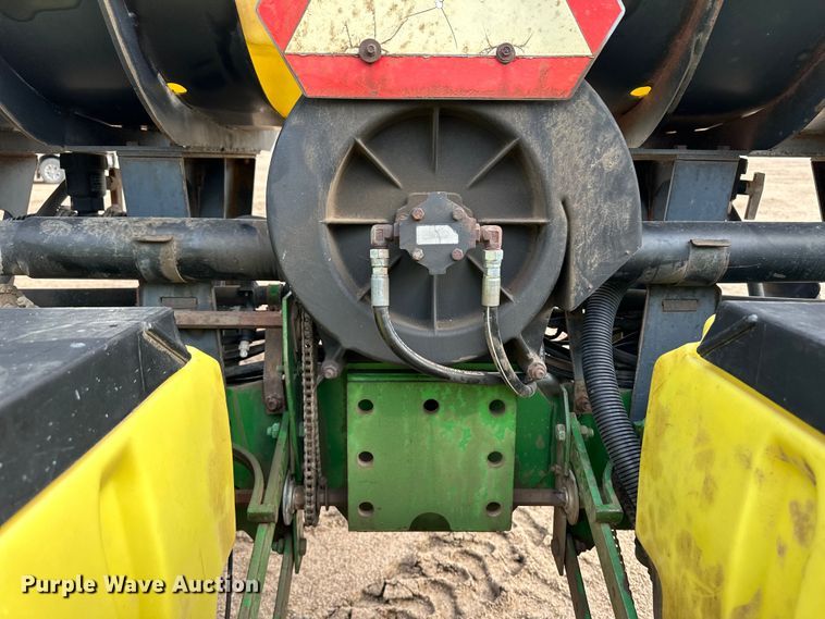 image for item OI9076 John Deere 1760 Conservation planter