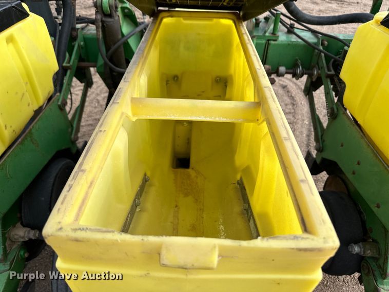 image for item OI9076 John Deere 1760 Conservation planter