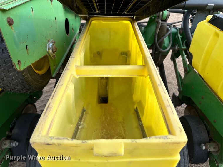 image for item OI9076 John Deere 1760 Conservation planter