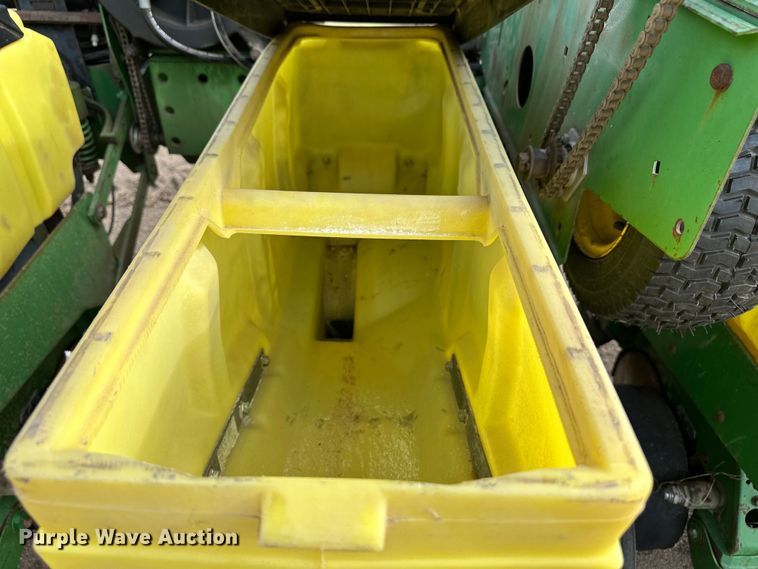 image for item OI9076 John Deere 1760 Conservation planter