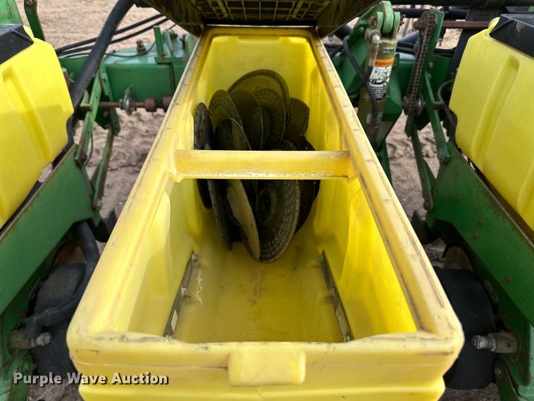 image for item OI9076 John Deere 1760 Conservation planter