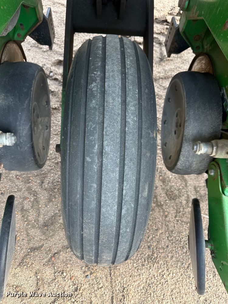 image for item OI9076 John Deere 1760 Conservation planter