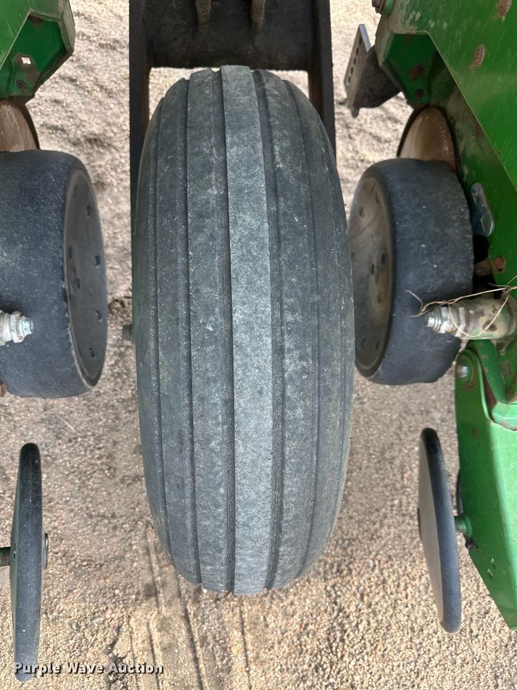 image for item OI9076 John Deere 1760 Conservation planter