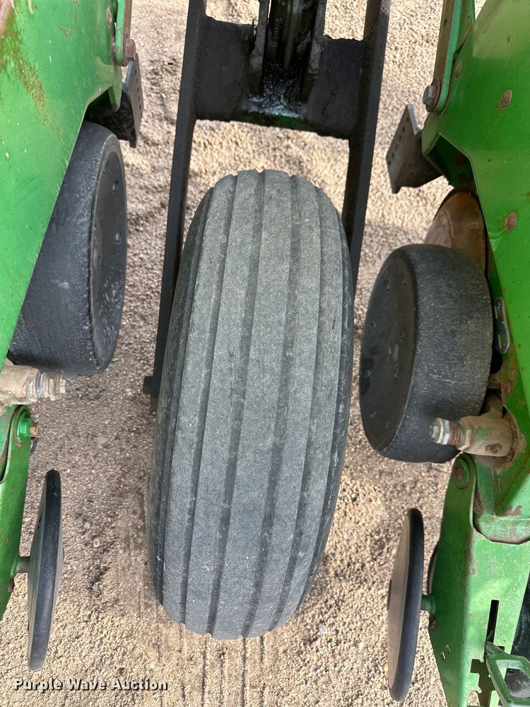 image for item OI9076 John Deere 1760 Conservation planter