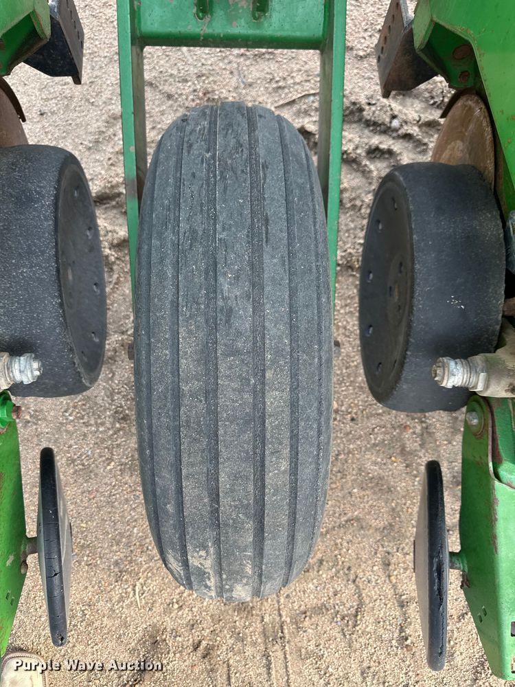 image for item OI9076 John Deere 1760 Conservation planter