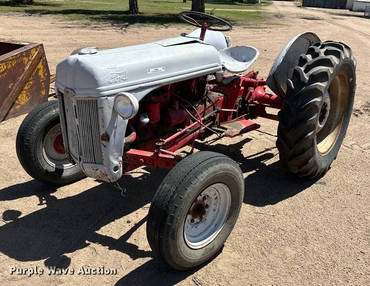 image for item OI9081 1948 Ford 8N tractor