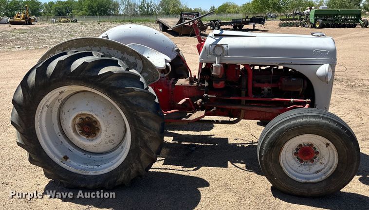 image for item OI9081 1948 Ford 8N tractor