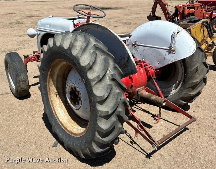 image for item OI9081 1948 Ford 8N tractor