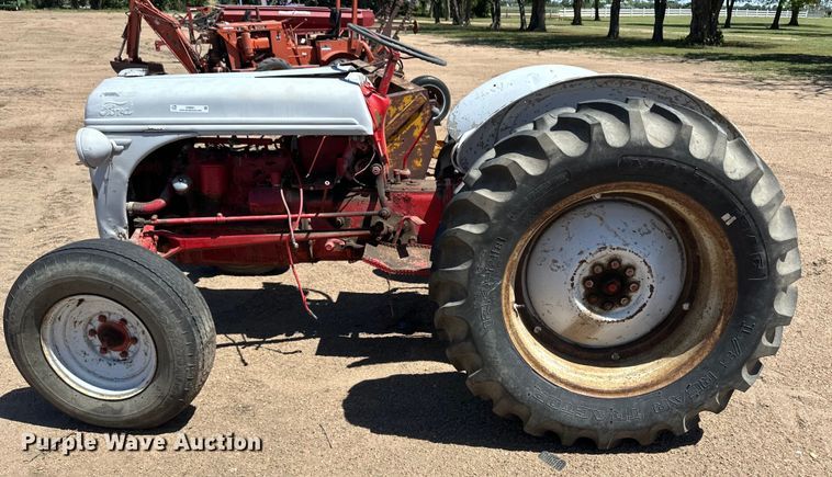 image for item OI9081 1948 Ford 8N tractor