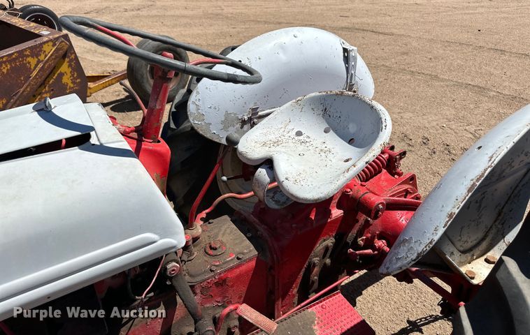 image for item OI9081 1948 Ford 8N tractor