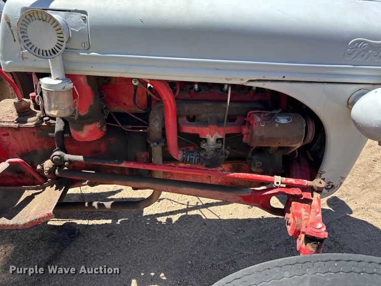 image for item OI9081 1948 Ford 8N tractor