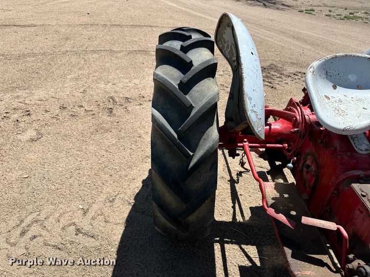 image for item OI9081 1948 Ford 8N tractor