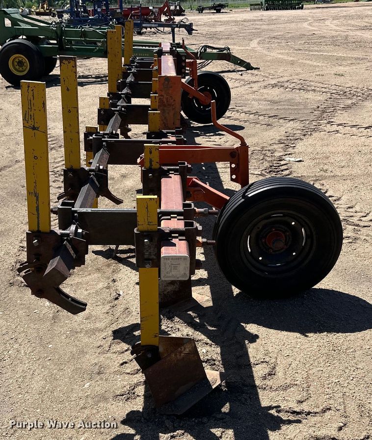 image for item OI9087 Row crop cultivator