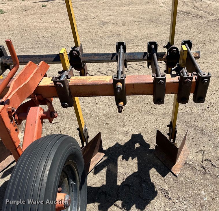 image for item OI9087 Row crop cultivator