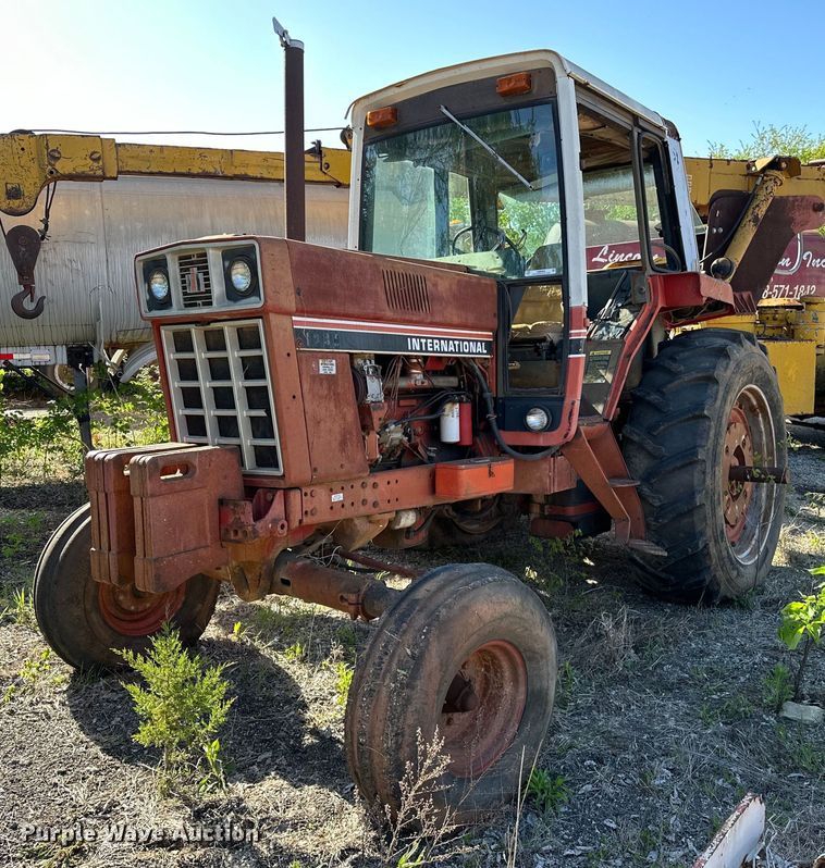 image for item OM9486 International Harvester   1086 tractor