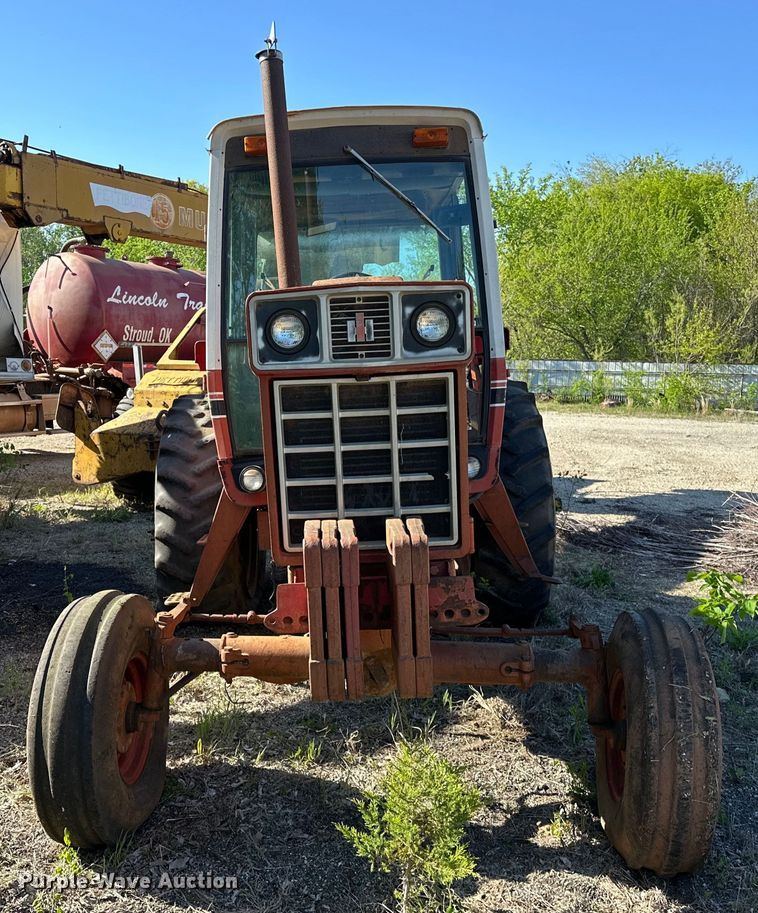 image for item OM9486 International Harvester   1086 tractor