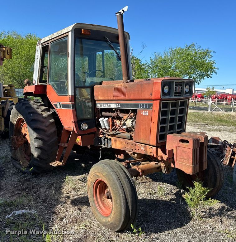 image for item OM9486 International Harvester   1086 tractor
