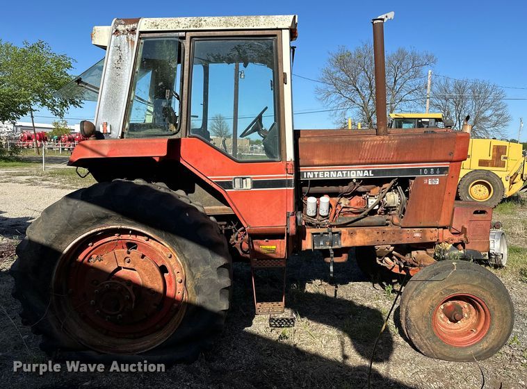 image for item OM9486 International Harvester   1086 tractor