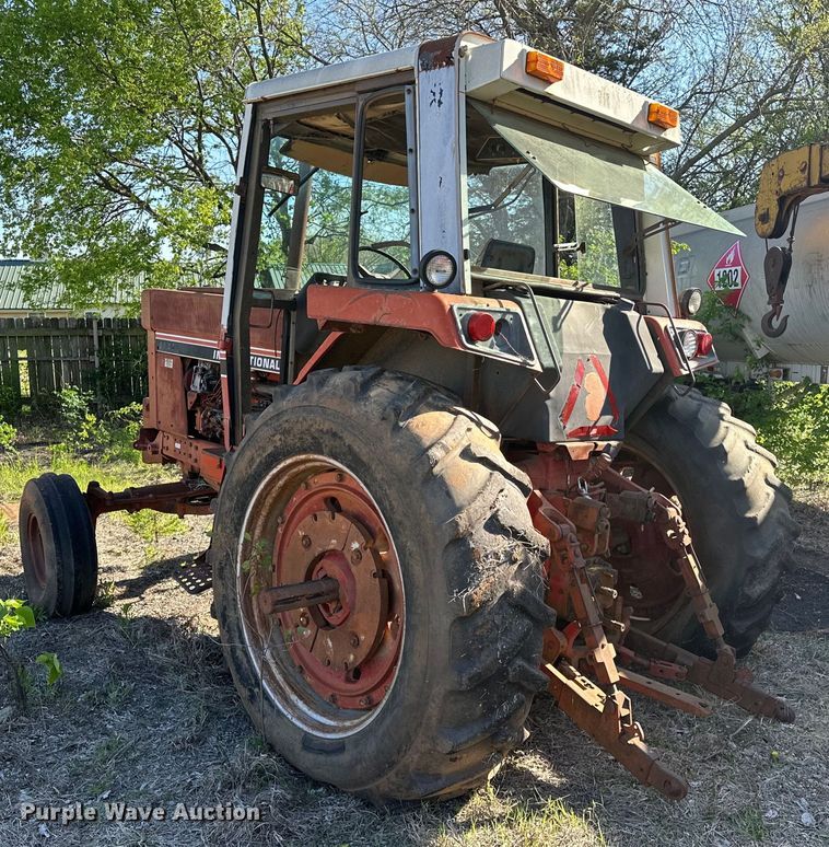 image for item OM9486 International Harvester   1086 tractor