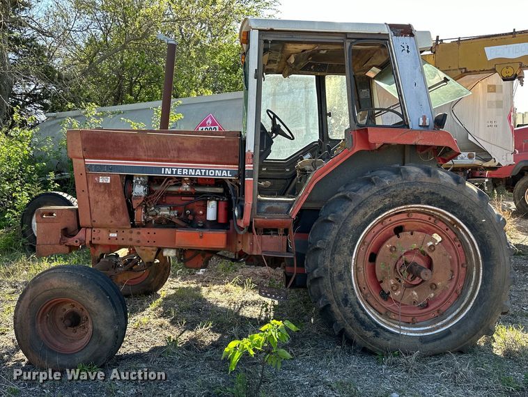 image for item OM9486 International Harvester   1086 tractor
