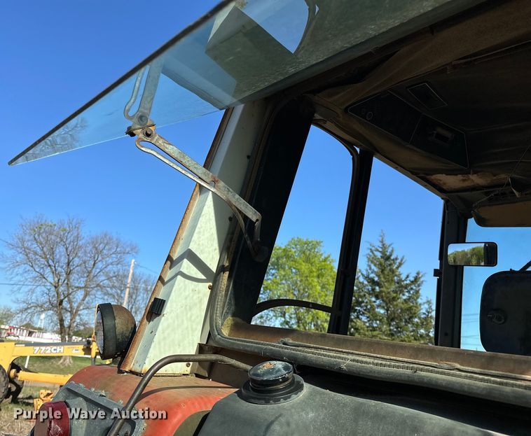 image for item OM9486 International Harvester   1086 tractor