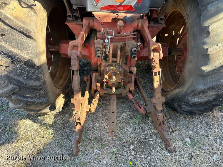image for item OM9486 International Harvester   1086 tractor