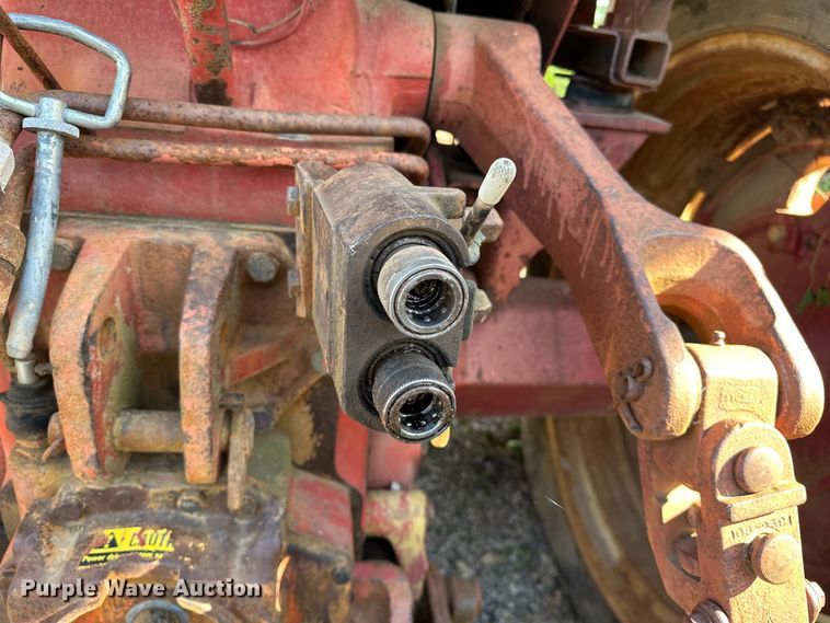 image for item OM9486 International Harvester   1086 tractor