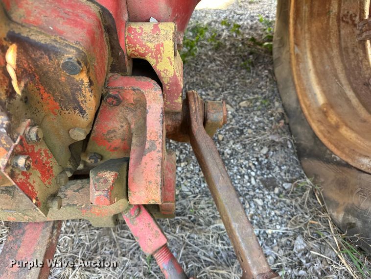 image for item OM9486 International Harvester   1086 tractor