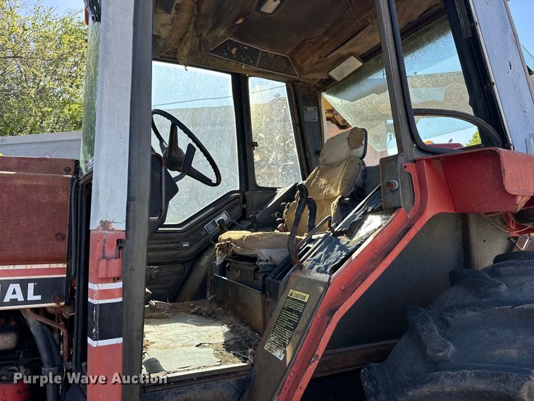 image for item OM9486 International Harvester   1086 tractor